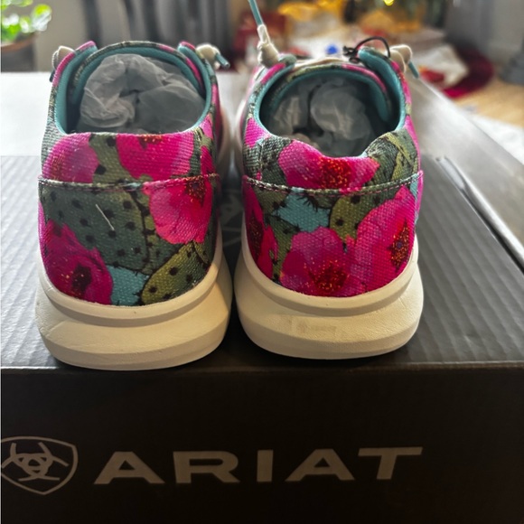 NWT Ariat Women's Hilo Prickly Pear Cactus Floral Slip-On Shoes Size 9 - Picture 5 of 9